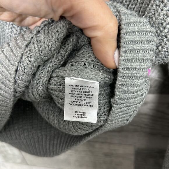 BP. V Neck Cotton Sweater, Small - Picture 6 of 6